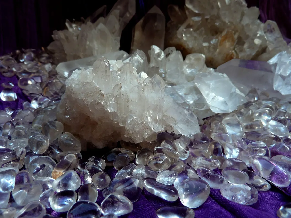 Raw vs Tumbled Crystals: Which Is Better for Beginners and Display?